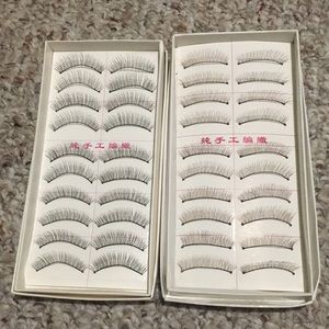 Eye lashes tow box including 20 pairs